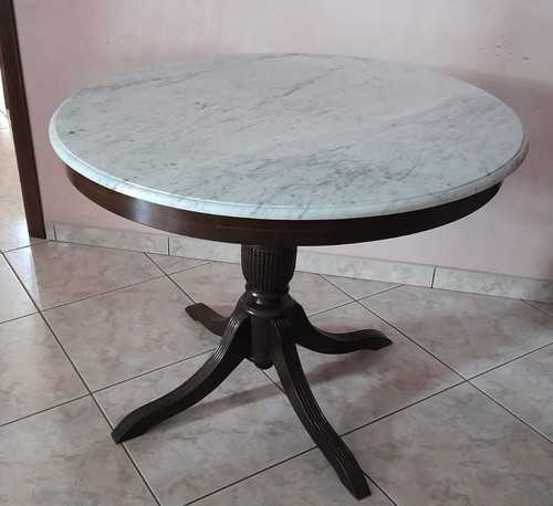 Tavolo con piano marmo - in,